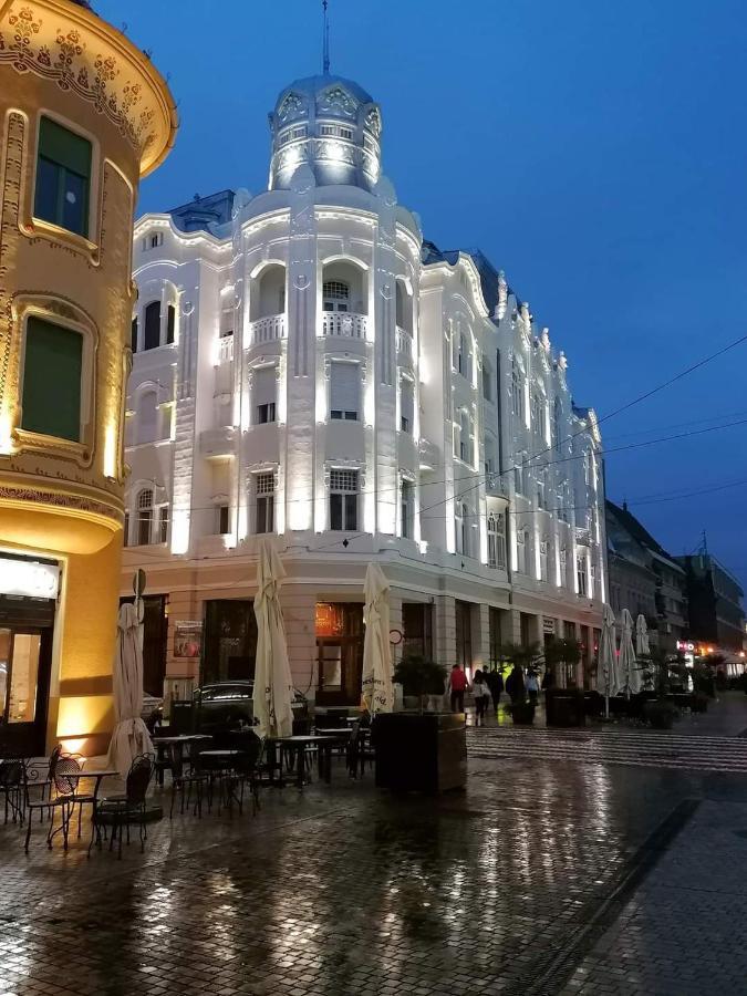 Spiegel Center Apartment Орадеа Екстериор снимка