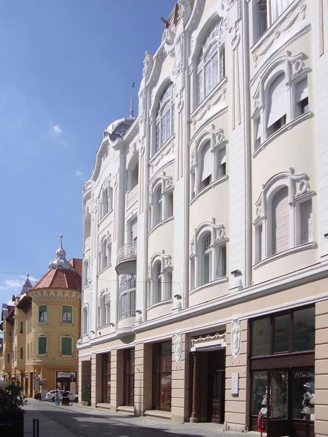 Spiegel Center Apartment Орадеа Екстериор снимка