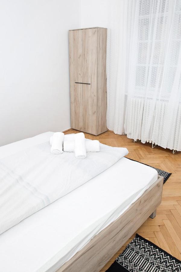 Spiegel Center Apartment Орадеа Екстериор снимка
