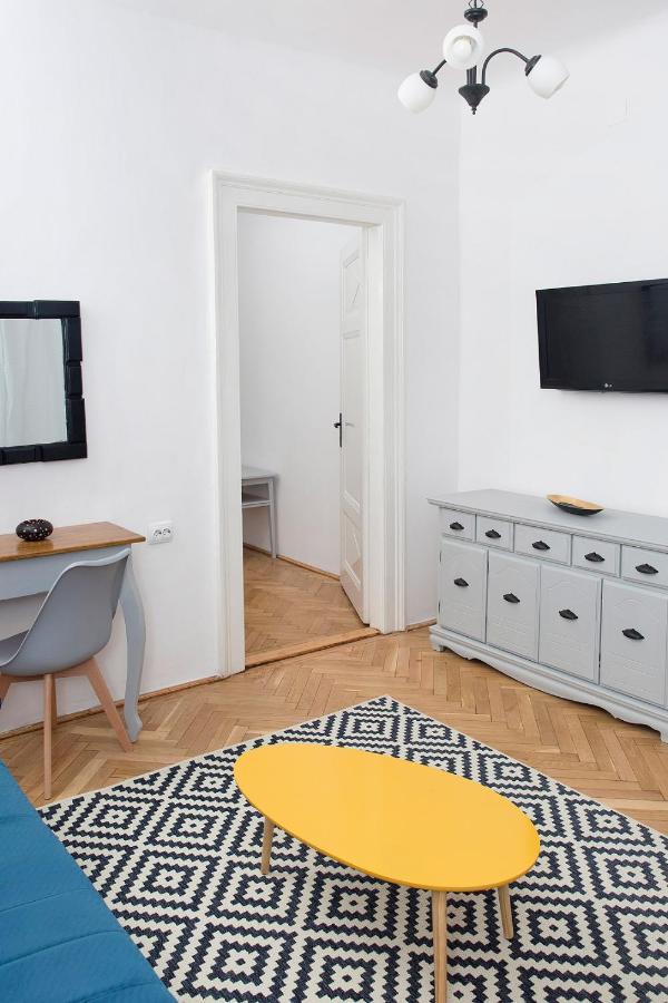 Spiegel Center Apartment Орадеа Екстериор снимка