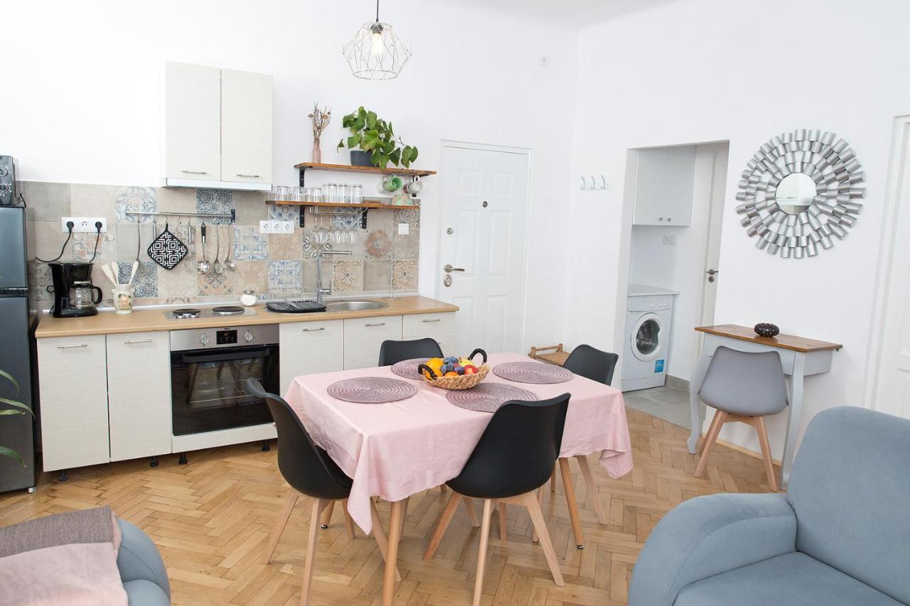 Spiegel Center Apartment Орадеа Екстериор снимка