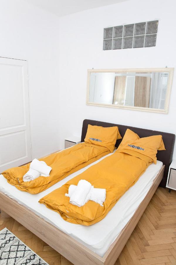 Spiegel Center Apartment Орадеа Екстериор снимка