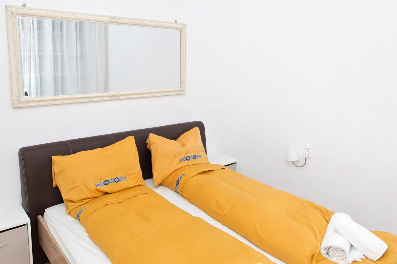 Spiegel Center Apartment Орадеа Екстериор снимка